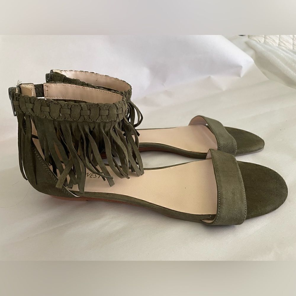 Nine West Forrest Green Leather Fringe Sandals Size 9